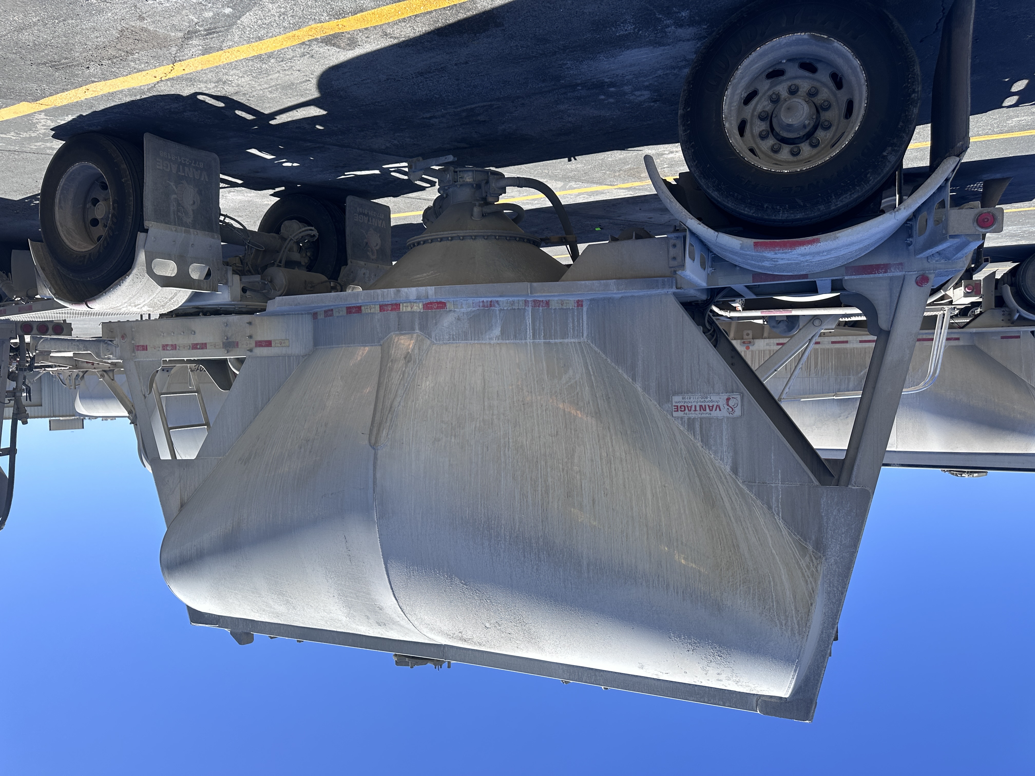 Vantage dry-bulk trailer covered in road grime and oxidation before Prime Pressure Clean fleet wash